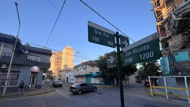 cabeza de novia: una mujer estaba charlando con su pareja cerca del auto y no vio el hurto de la billetera cabeza de novia: una mujer estaba charlando con su pareja cerca del auto y no vio el hurto de la billetera