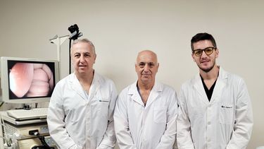 La Pequeña Familia con excelentes profesionales: Aquí los doctores Gerardo García, José Spatola y Alejandro Talani. La Pequeña Familia con excelentes profesionales: Aquí los doctores Gerardo García, José Spatola y Alejandro Talani.