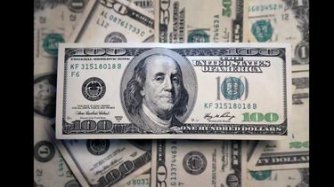 En el mercado informal, el dólar blue aumentó $33 hasta los $843, con un máximo intradiario de $850. En el mercado informal, el dólar blue aumentó $33 hasta los $843, con un máximo intradiario de $850.