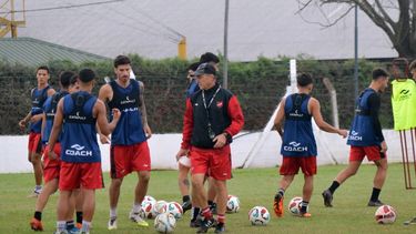 El plantel de Douglas completó este jueves a la mañana su preparación en Pergamino.