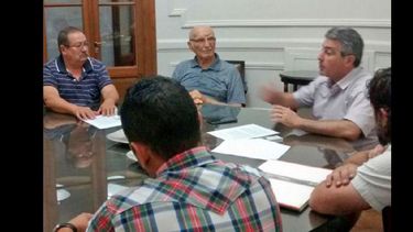 Integrantes de la Cosopper fueron recibidos por el intendente Javier Martínez. (ARCHIVO LA OPINION)