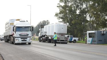 Los controles se realizan las 24 horas y están a cargo de más de 100 agentes, con el apoyo del Ministerio de Seguridad bonaerense. Los controles se realizan las 24 horas y están a cargo de más de 100 agentes, con el apoyo del Ministerio de Seguridad bonaerense.