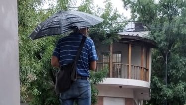 Suave y parejo llueve sobre la ciudad de Pergamino. Suave y parejo llueve sobre la ciudad de Pergamino.