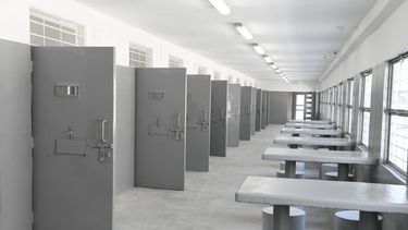 El Departamento Judicial que conforman Pergamino y Colón denuncia desde hace años una situación crítica respecto a la sobrepoblación en las unidades penitenciarias. El Departamento Judicial que conforman Pergamino y Colón denuncia desde hace años una situación crítica respecto a la sobrepoblación en las unidades penitenciarias.