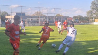 Regatas San Nicolás sigue marcando superioridad en la Liga Nicoleña de Fútbol. Regatas San Nicolás sigue marcando superioridad en la Liga Nicoleña de Fútbol.