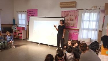 La Dirección Municipal de Atención Primaria de la Salud APS, junto al Jardín de Infantes N° 903 de Carabelas, llevó adelante una charla sobre alimentación saludable destinada a los más chicos. La Dirección Municipal de Atención Primaria de la Salud APS, junto al Jardín de Infantes N° 903 de Carabelas, llevó adelante una charla sobre alimentación saludable destinada a los más chicos.