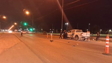 El sujeto en situación de calle se encontraría en el medio de ambos carriles de la ruta 8 cuando lo atropelló el camión que circulaba por la traza nacional en la noche de este domingo. El sujeto en situación de calle se encontraría en el medio de ambos carriles de la ruta 8 cuando lo atropelló el camión que circulaba por la traza nacional en la noche de este domingo.