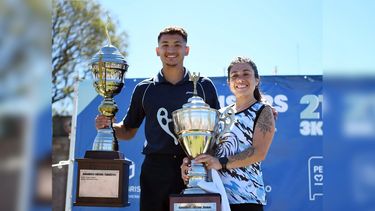Orestes Cáceres y Estefanía Conejera, los ganadores de una nueva edición del Medio Maratón.