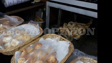 Las panaderías que cumplen con todos los requisitos legales compiten en inferioridad de condiciones. (LA OPINION)