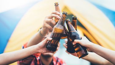 En Argentina, 4 de cada 10 jóvenes compra alcohol por su cuenta y el 13,88% realiza consumo episódico excesivo.