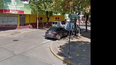 El robo ocurrió el lunes, cerca de las 21:00, en Avenida de Mayo y Monteagudo. (GOOGLE)