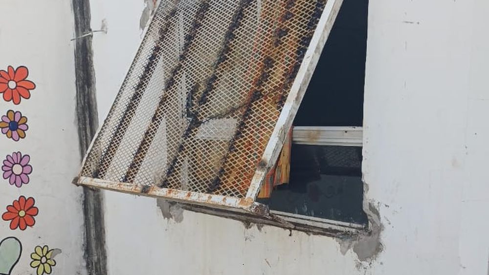 Los robos repitieron los patrones de los ladrones forzando las rejas de las ventanas para sacar los ventiladores de gran tamaño. Los robos repitieron los patrones de los ladrones forzando las rejas de las ventanas para sacar los ventiladores de gran tamaño.