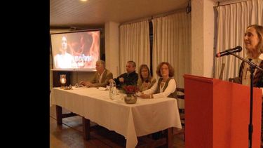 El panel: Luis Libera Gil, Daniel Ruiz Rubini, Camucha Escobar y Andrea Pacífico, y la conductora Vicky Achavick . (MARITA ESCOBAR)