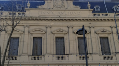 Frente de la municipalidad de Pergamino. Se eligen concejales