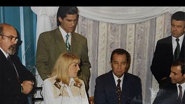 40 años de Canal 4. Sentados: Daniel D’Elío, Claudia Aiello, Hugo Eduardo Apesteguía, Fabián Lombardi; parados: Ricardo Malleville y Omar Pacini. 40 años de Canal 4. Sentados: Daniel D’Elío, Claudia Aiello, Hugo Eduardo Apesteguía, Fabián Lombardi; parados: Ricardo Malleville y Omar Pacini.
