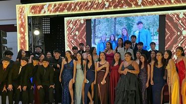 A pesar de las presuntas estafas las situaciones fueron resueltas por los padres y los estudiantes tuvieron sus celebraciones. A pesar de las presuntas estafas las situaciones fueron resueltas por los padres y los estudiantes tuvieron sus celebraciones.