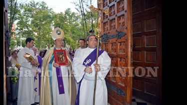 Monseñor Cardelli abrió la Puerta  Santa en la Parroquia de la Merced