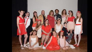Barbarrosa, Rinaldi y Rivas, junto a los alumnos de la Escuela de Comedia Musical presentarán Una muestra de amor. (ESCUELA DE COMEDIA MUSICAL PERGAMINO)