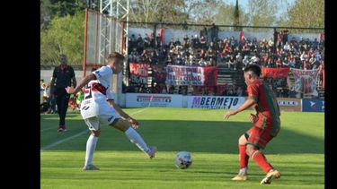 Robertino Seratto jugará en la zona media rojinegra. Robertino Seratto jugará en la zona media rojinegra.