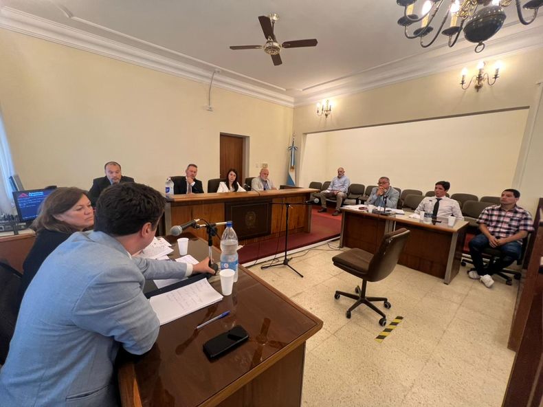 Vista general de la sala de audiencias en el juicio oral que comenzó este lunes en el Tribunal Oral en lo Criminal.