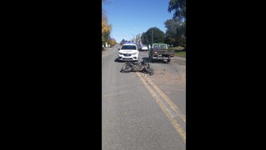 El Rastrojero del octogenario chocó con la moto. El Rastrojero del octogenario chocó con la moto.