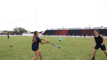 El intendente Cecilio Salazar encabezó una recorrida por las instalaciones del Estadio Municipal para supervisar el avance de las obras de infraestructura y puesta en valor que se ejecutan mediante un esquema de articulación entre el Estado local y el sector privado. El intendente Cecilio Salazar encabezó una recorrida por las instalaciones del Estadio Municipal para supervisar el avance de las obras de infraestructura y puesta en valor que se ejecutan mediante un esquema de articulación entre el Estado local y el sector privado.