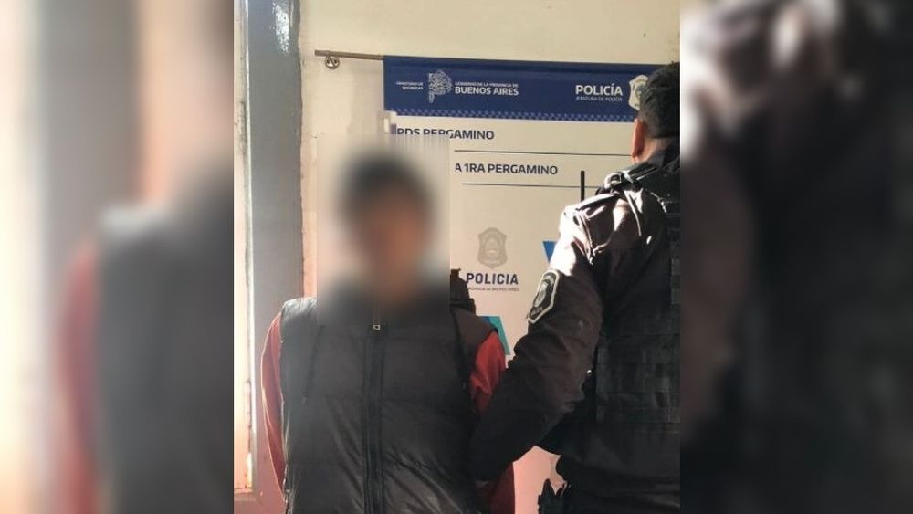 El ladrón fue aprehendido tras protagonizar dos intentos de robos violentos de motos en la vía pública el lunes al mediodía. El ladrón fue aprehendido tras protagonizar dos intentos de robos violentos de motos en la vía pública el lunes al mediodía.