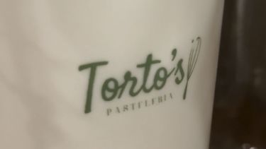 La sofisticada tarta Patagonia, una combinación de ganache de chocolate blanco y frutos rojos que es puro deleite.