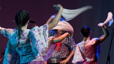 Este domingo se desarrollará el 6º Encuentro de Danzas Folklóricas en la Escuela Municipal de Bellas Artes. Este domingo se desarrollará el 6º Encuentro de Danzas Folklóricas en la Escuela Municipal de Bellas Artes.