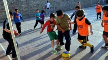 La Provincia anunció un plan de compromiso para cubrir los gastos de mano de obra, para asistir a los clubes de barrio que llevan a cabo tareas de remodelación.