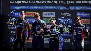 El podio del Top Race en la tercera fecha corrida en San Nicolás. El podio del Top Race en la tercera fecha corrida en San Nicolás.