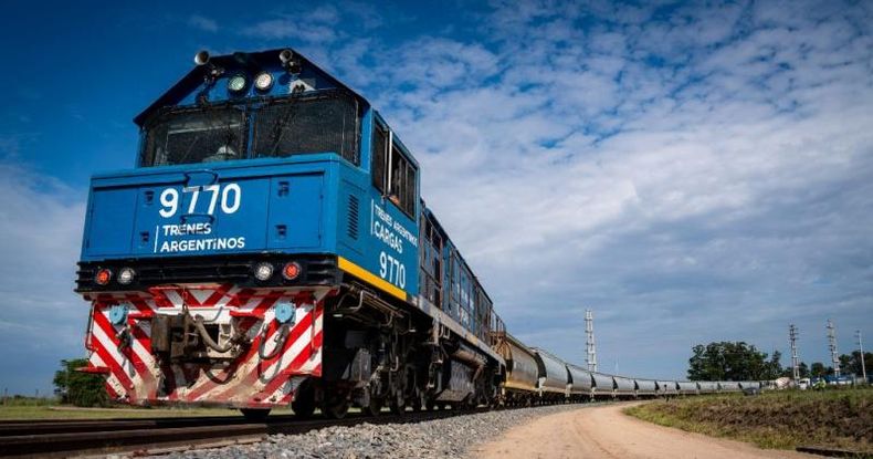 Entre otros fundamentos, en los considerandos del decreto el Gobierno recuerda que el año pasado, por medio del decreto 525, se declaró la emergencia pública en materia ferroviaria para los servicios de transporte de pasajeros y cargas