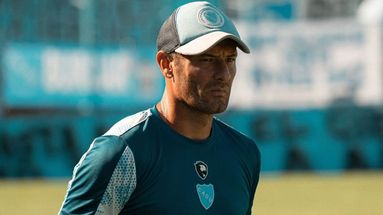 Santiago Davio y su cuerpo técnico ya no forman parte de Defensores Unidos de Zárate (CADU). ¿Fue una desvinculación por mutuo acuerdo con la Comisión Directiva, o un despido? Santiago Davio y su cuerpo técnico ya no forman parte de Defensores Unidos de Zárate (CADU). ¿Fue una desvinculación por mutuo acuerdo con la Comisión Directiva, o un despido?