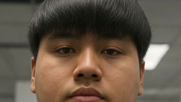 Tony Janzen Valverde Victoriano alias Pequeño J; el joven peruano de 20 años acusado de liderar el triple homicidio de las chicas de La Matanza; quienes fueron asesinadas y descuartizadas en una casa de Florencio Varela. Tony Janzen Valverde Victoriano alias Pequeño J; el joven peruano de 20 años acusado de liderar el triple homicidio de las chicas de La Matanza; quienes fueron asesinadas y descuartizadas en una casa de Florencio Varela.