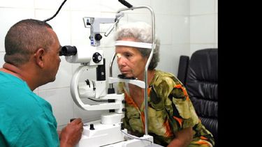 La detección del glaucoma se hace mediante un examen sencillo e indoloro. (ARCHIVO)