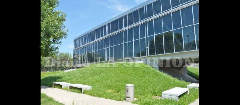 Si bien habrá una partida presupuestaria importante, es difícil que este año se termine el Centro Cultural de Pergamino. (LA OPINION)