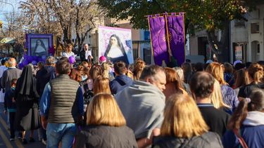 Devotos de María Crescencia participaron de la peregrinación por las calles de Pergamino. Devotos de María Crescencia participaron de la peregrinación por las calles de Pergamino.