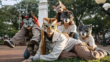 Una nueva expresión social comenzó a ganar visibilidad en San Nicolás durante las últimas semanas: se trata de la comunidad therian, integrada por personas que sienten una identificación interna con animales no humanos, fenómeno conocido como teriantropía. Una nueva expresión social comenzó a ganar visibilidad en San Nicolás durante las últimas semanas: se trata de la comunidad therian, integrada por personas que sienten una identificación interna con animales no humanos, fenómeno conocido como teriantropía.