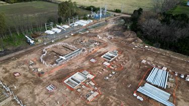 El Ministerio de Infraestructura y Servicios Públicos de la provincia de Buenos Aires, mediante la Subsecretaría de Energía, lanzó la licitación para la obra de alta tensión en el partido de San Pedro que promete transformar la matriz productiva regional. El Ministerio de Infraestructura y Servicios Públicos de la provincia de Buenos Aires, mediante la Subsecretaría de Energía, lanzó la licitación para la obra de alta tensión en el partido de San Pedro que promete transformar la matriz productiva regional.