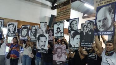 Durante el acto se dio el presente a los 30 desaparecidos de nuestra ciudad. Durante el acto se dio el presente a los 30 desaparecidos de nuestra ciudad.