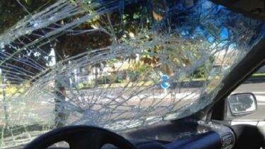 Le rompieron el auto al administrador de un grupo de Whatsapp que sacó a un integrante por mensajes inapropiados. Le rompieron el auto al administrador de un grupo de Whatsapp que sacó a un integrante por mensajes inapropiados.