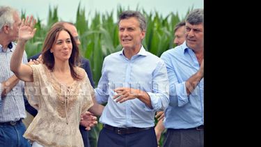La gobernadora María Eugenia Vidal, al lado del presidente. (LA OPINION)