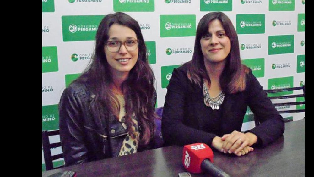 Las funcionarias explicaron cómo se trabaja en la lucha contra la Trata. (GOBIERNO DE PERGAMINO)