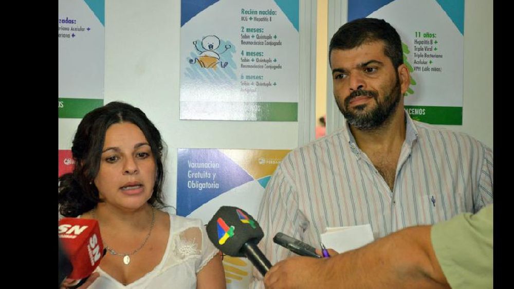 Erica Períes y Matías Villeta brindaron precisiones sobre nuevas vacunas incluidas en el calendario. (LA OPINION)