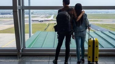 Un seguro de viaje brinda tranquilidad al proteger contra imprevistos como emergencias médicas, pérdida de equipaje o retrasos de vuelos, cubriendo gastos que pueden ser altos en el extranjero. Garantiza asistencia y soporte económico en situaciones de emergencia, permitiendo disfrutar del viaje con mayor seguridad y protección. Un seguro de viaje brinda tranquilidad al proteger contra imprevistos como emergencias médicas, pérdida de equipaje o retrasos de vuelos, cubriendo gastos que pueden ser altos en el extranjero. Garantiza asistencia y soporte económico en situaciones de emergencia, permitiendo disfrutar del viaje con mayor seguridad y protección.