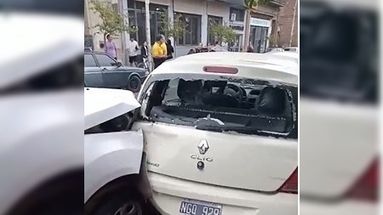 El choque múltiple involucró a tres autos y dos motos en San Nicolás Norte entre avenida Alsina y lagos en la tarde de este jueves. El choque múltiple involucró a tres autos y dos motos en San Nicolás Norte entre avenida Alsina y lagos en la tarde de este jueves.