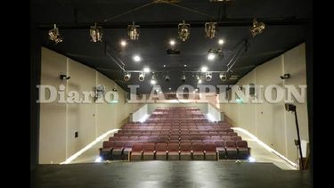 El Teatro Unión cubre la demanda a un gran sector de artistas locales. (LA OPINION)