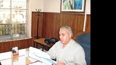 Manuel Elías, en su despacho en la Legislatura bonaerense. (PRENSA MANUEL ELIAS)