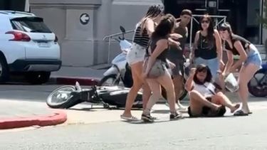 La pelea entre las dos mujeres sólo interpeló a dos jóvenes que intervinieron para separalas.