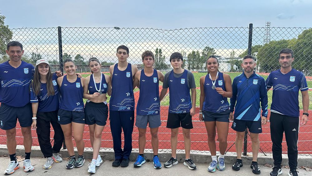 La delegación de la Asociación Atlética Pergamino en el Campeonato Provincial U20. &nbsp;